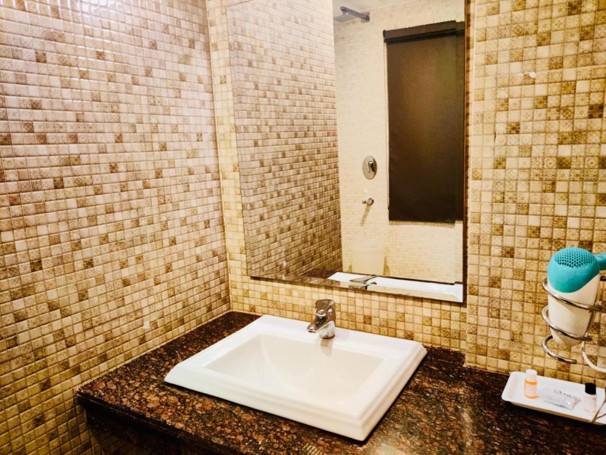 Hotel The Onix Ντεχραντούν Εξωτερικό φωτογραφία