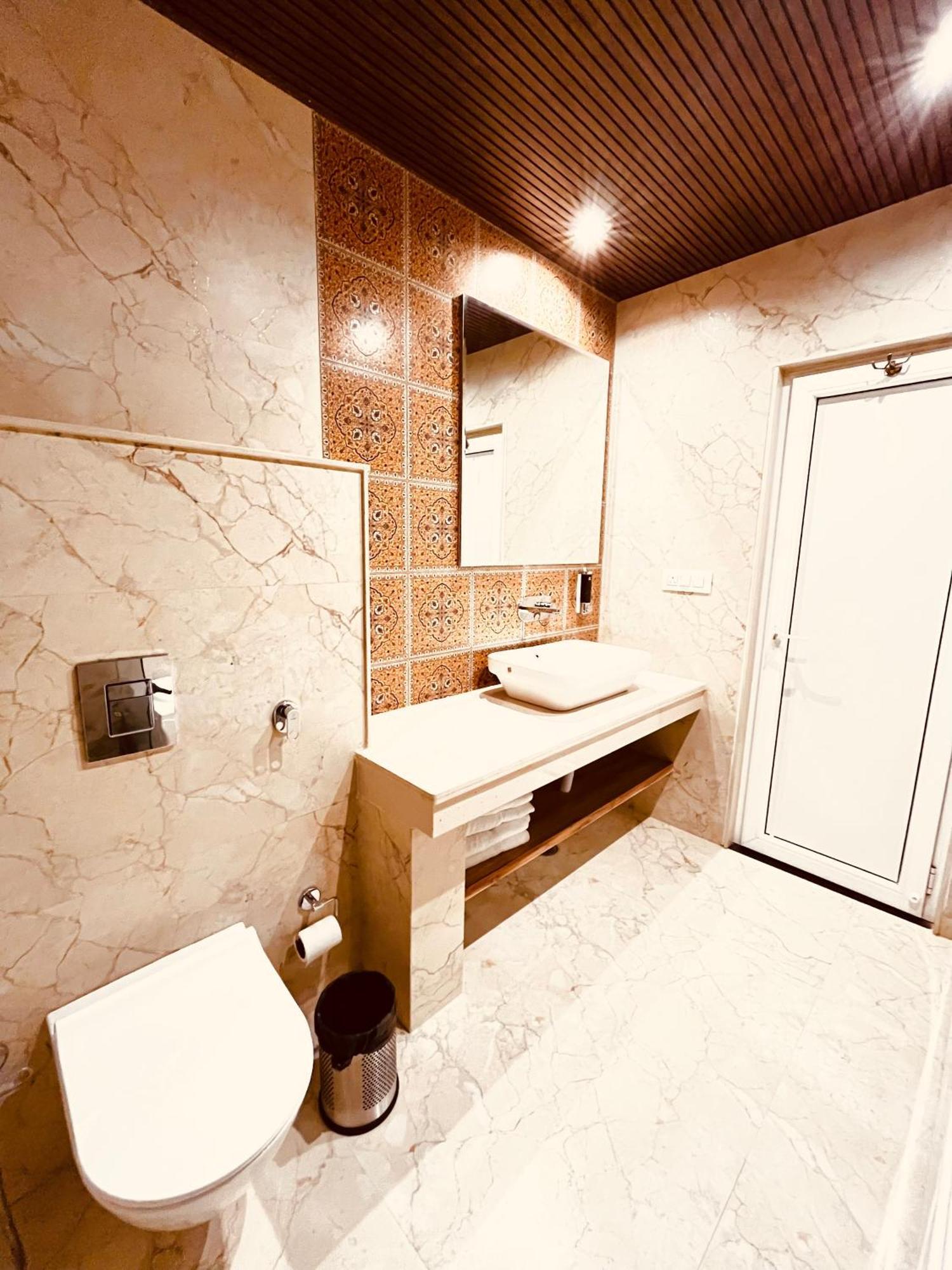 Hotel The Onix Ντεχραντούν Εξωτερικό φωτογραφία