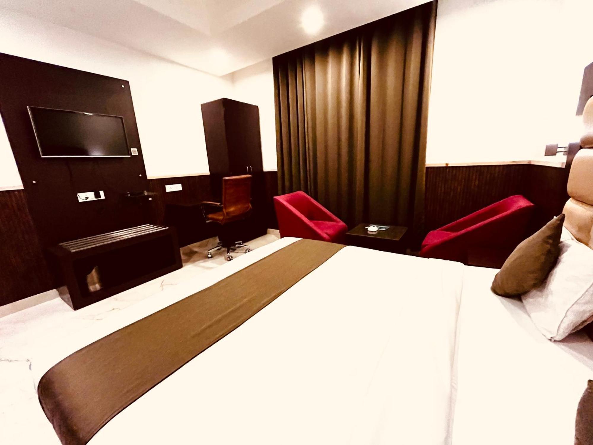 Hotel The Onix Ντεχραντούν Εξωτερικό φωτογραφία